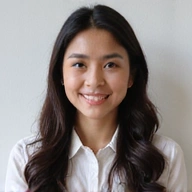 Portrait of Sarah Wijaya, a highly qualified and experienced nutritionist.